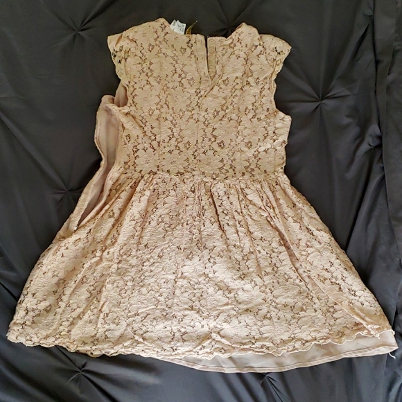 Beige floral lace dress size 8 but fits more like a 6 - Picture 2 of 2